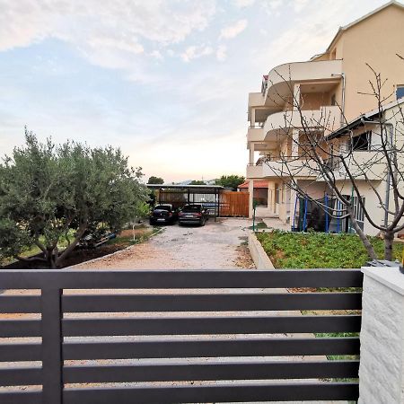 A4 Apartmani Kevic Kaštela 外观 照片