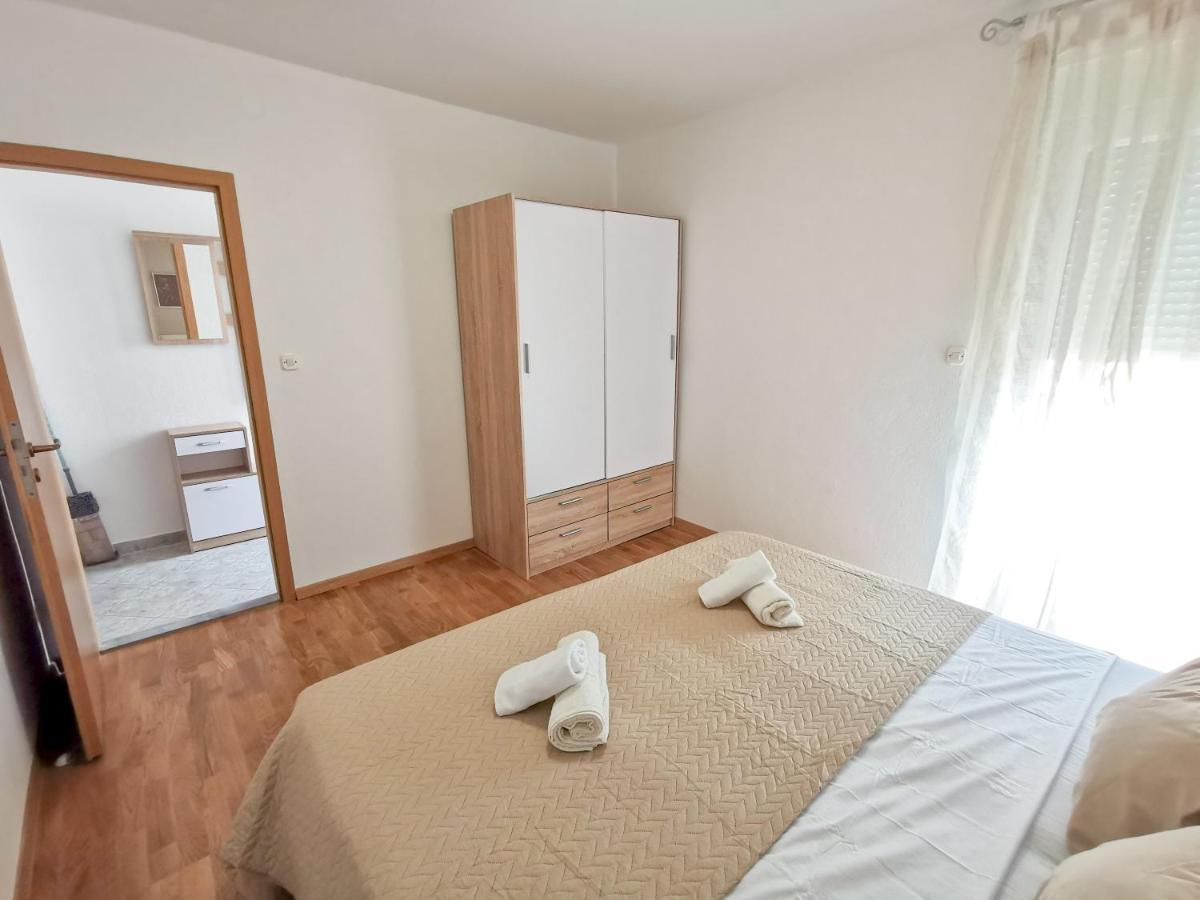A4 Apartmani Kevic Kaštela 外观 照片