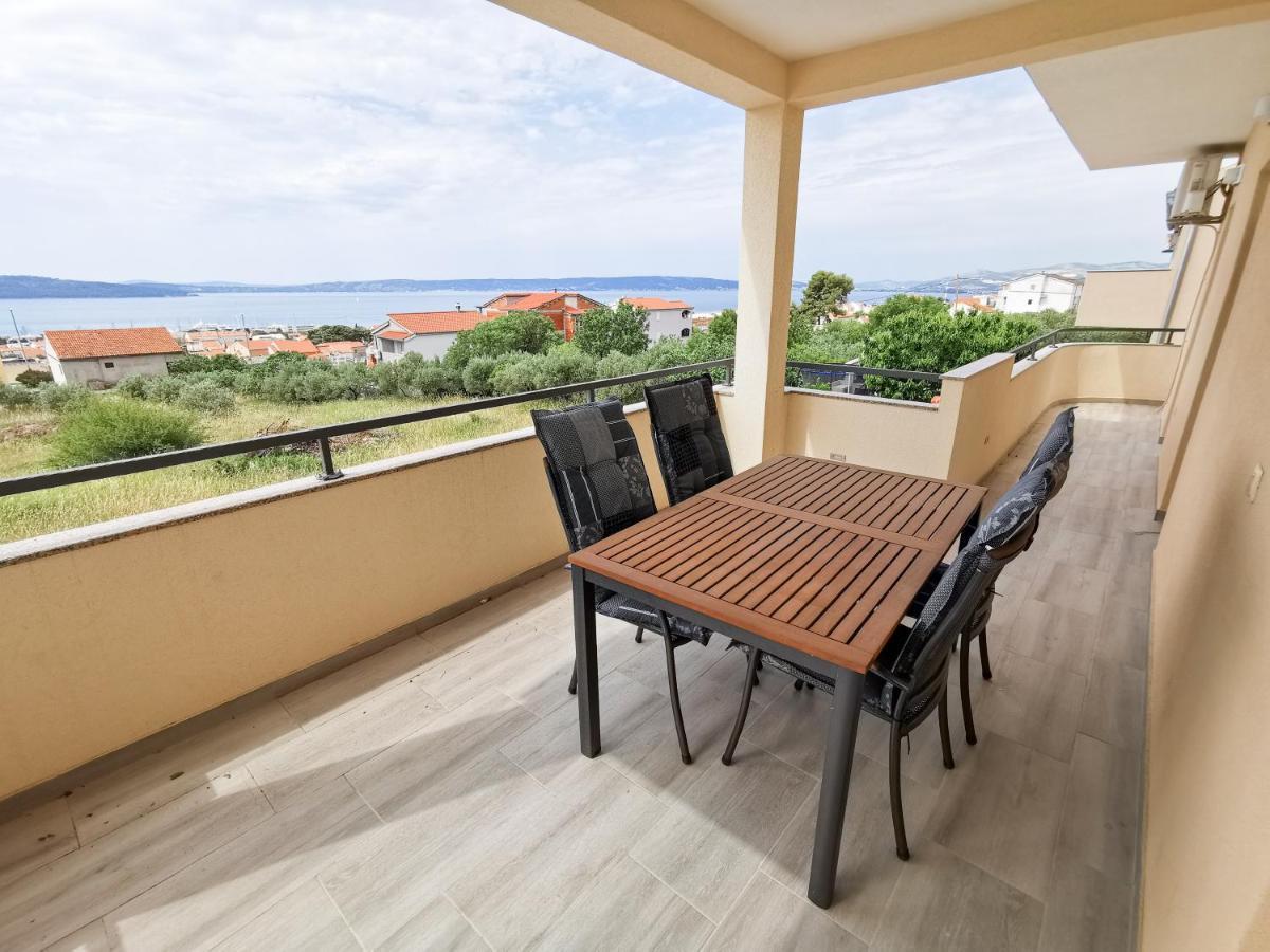 A4 Apartmani Kevic Kaštela 外观 照片
