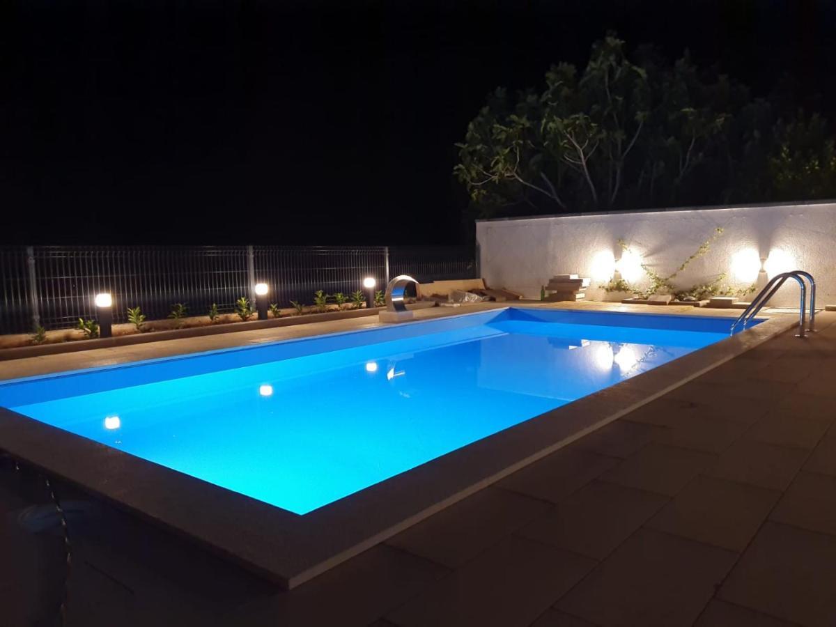 A4 Apartmani Kevic Kaštela 外观 照片
