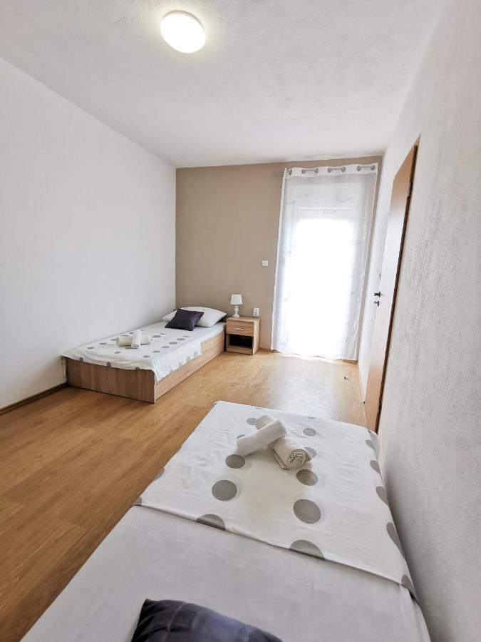A4 Apartmani Kevic Kaštela 外观 照片