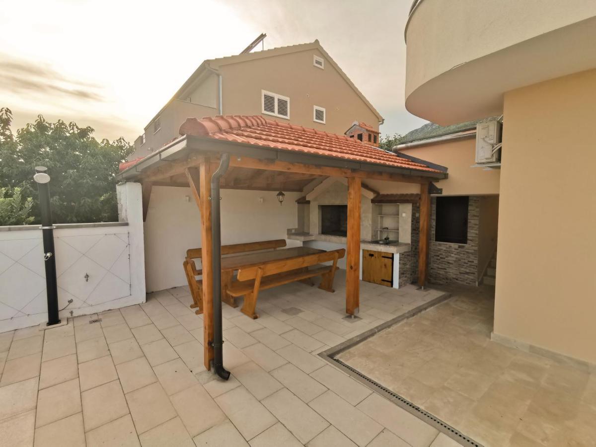 A4 Apartmani Kevic Kaštela 外观 照片