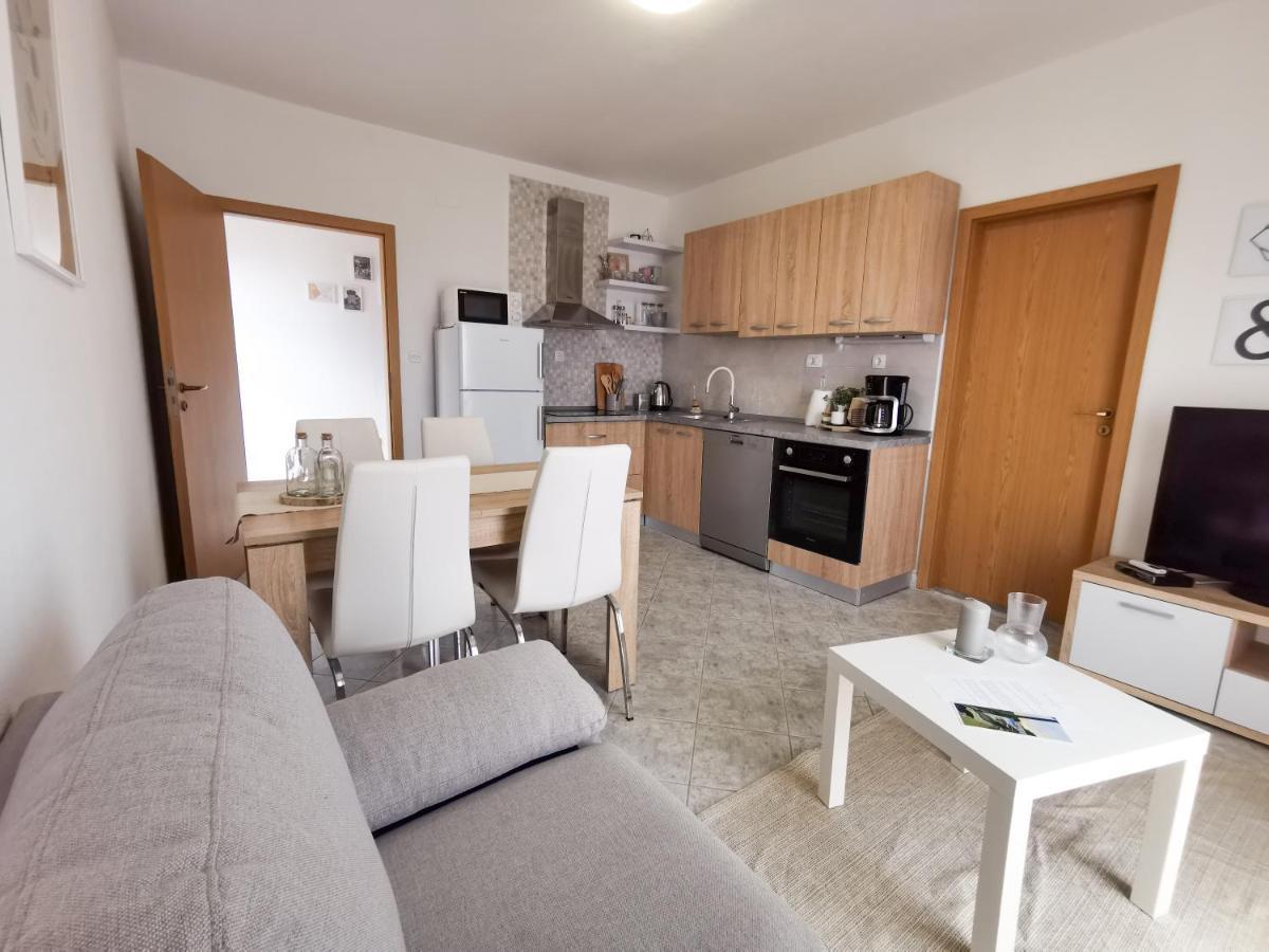 A4 Apartmani Kevic Kaštela 外观 照片