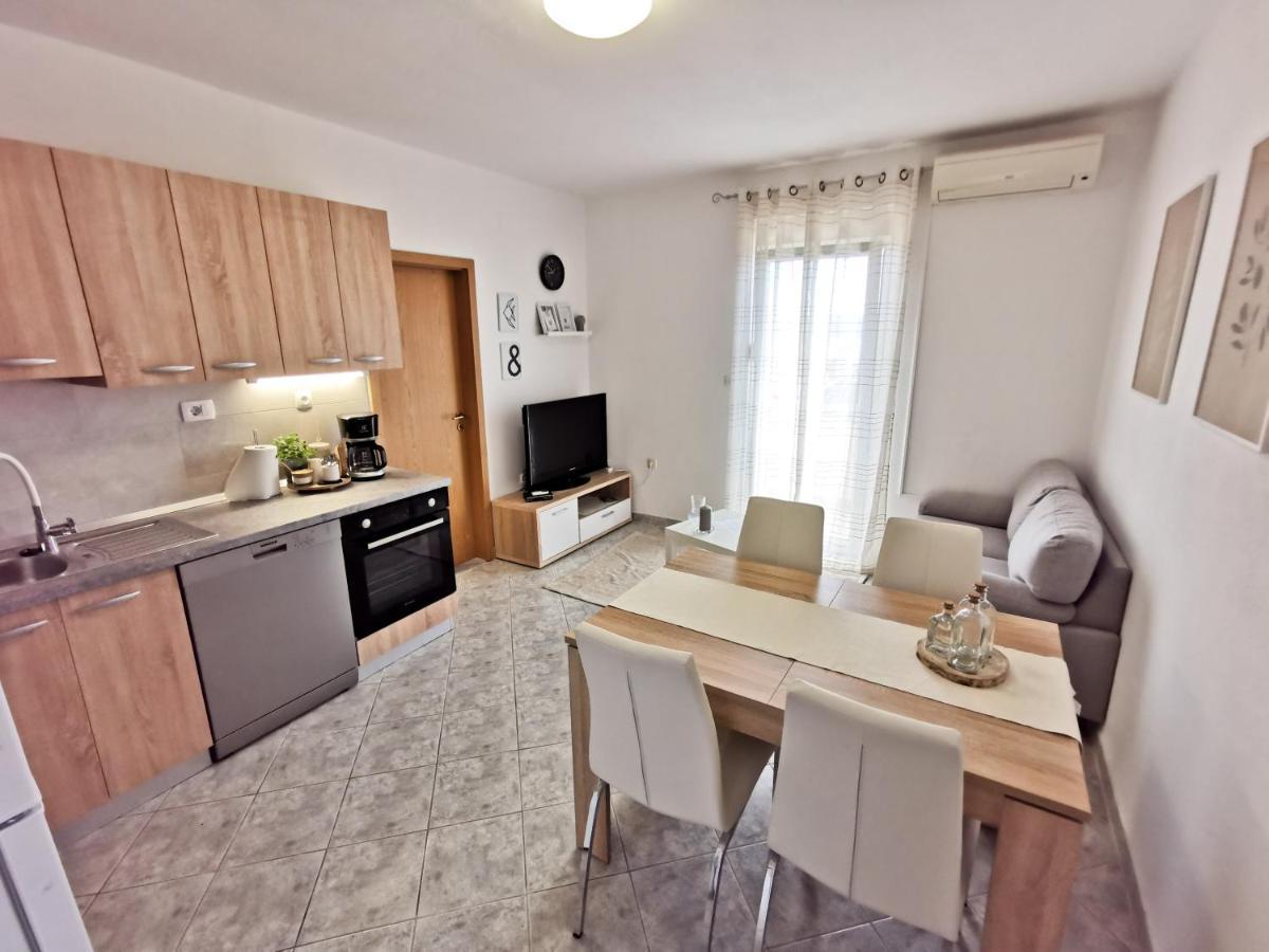 A4 Apartmani Kevic Kaštela 外观 照片